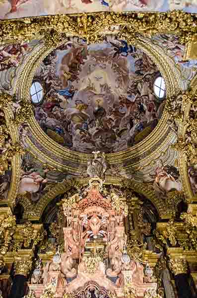 Granada 275 - La Cartuja - presbiterio.jpg